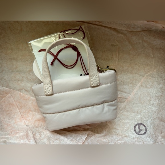 NWT Rare Beauty Mini Tote Keychain and Sincerely Me Mini Eye Shadow Palette - Picture 3 of 3